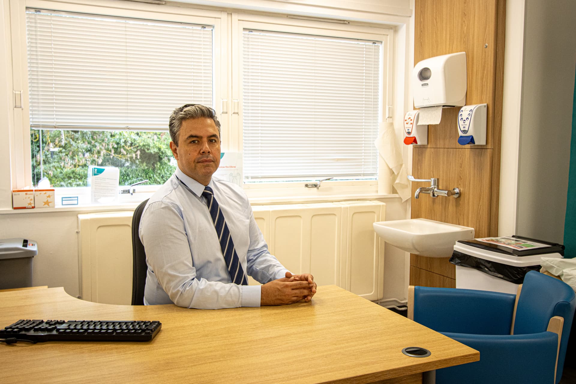 Mr Najib Daulatzai, consultant colorectal and general surgeon in London and Hertfordshire